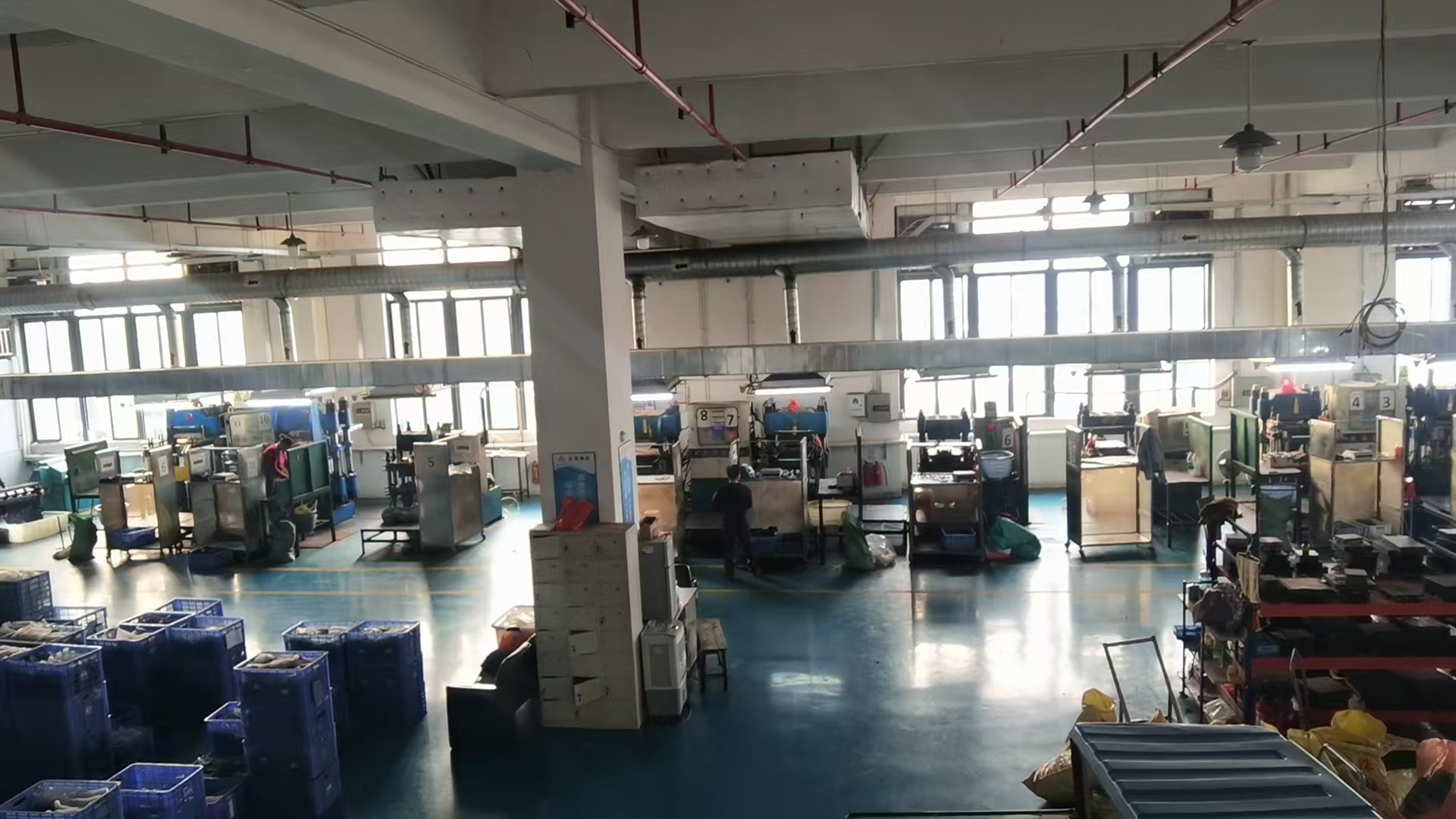 Nella fabbrica di produzione di gomma Zhengguan