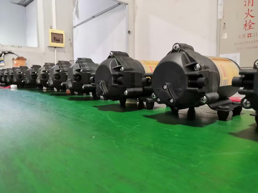 La nostra azienda produce le pompe di osmosi inversa e l'esportazione