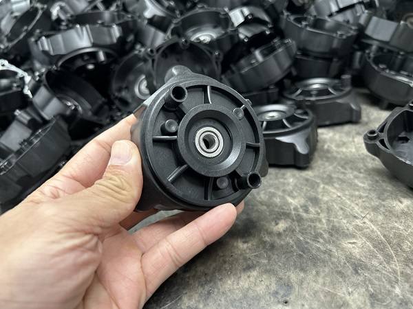 Trasferiremo tutti questi stampi per iniezione plastica nella nuova fabbrica del Vietnam.