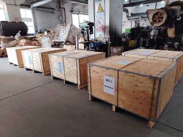 La speranza continua a svolgere questi ruoli di stampi a iniezione plastica nella nuova fabbrica.