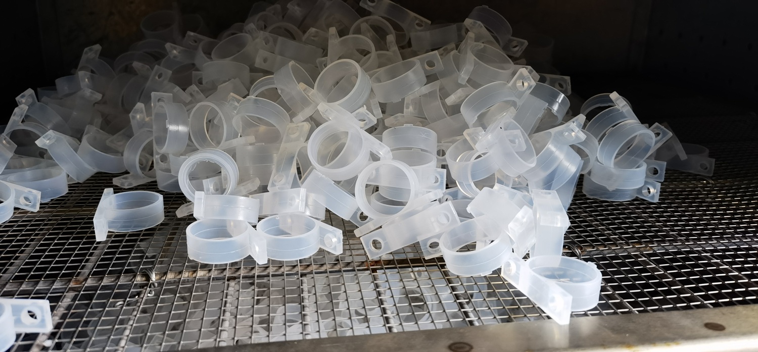 All'interno della nostra fabbrica: produzione di silicone di precisione in azione