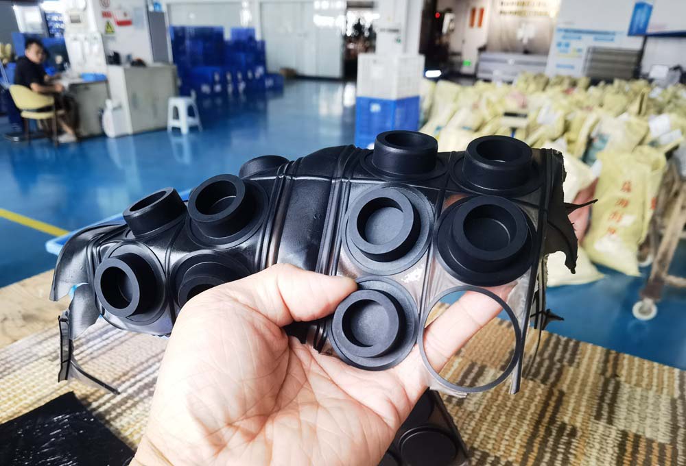 Accessori personalizzati in gomma siliconica per elettrodomestici e industriali