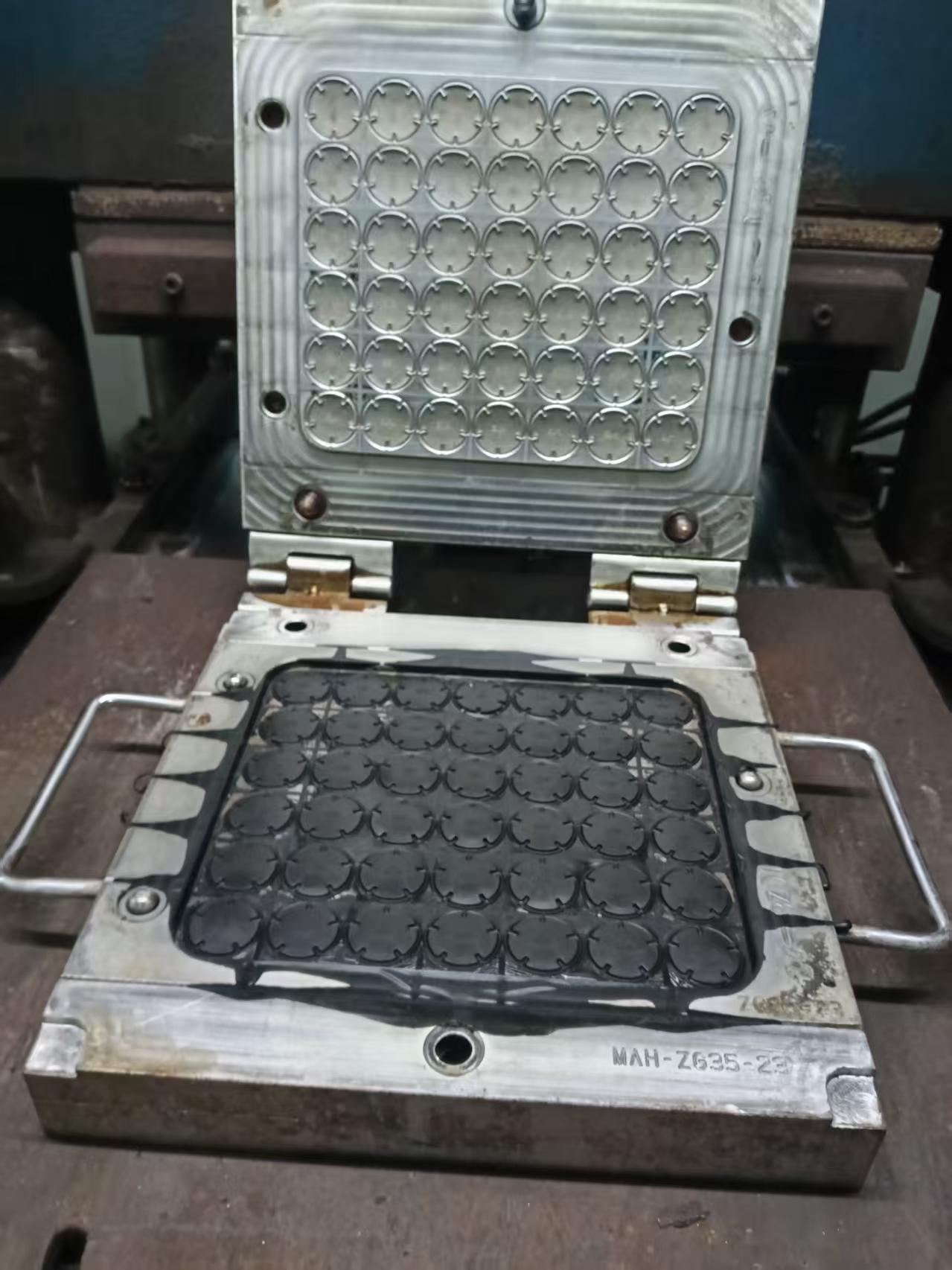 Componenti personalizzati in gomma e silicone / Produttore di parti in silicone OEM